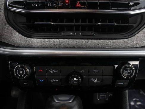 Used 2024 Jeep Compass Latitude image 6