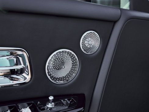 Used 2024 Rolls-Royce Phantom Sedan image 44