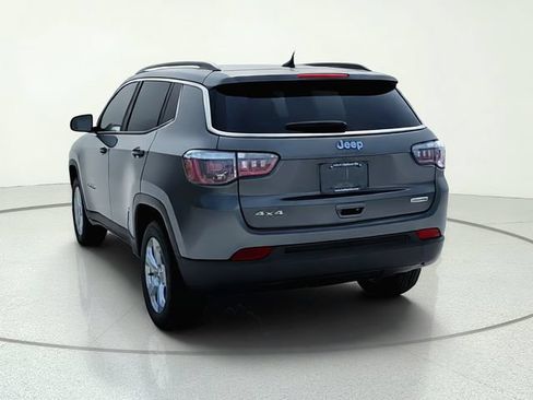 Used 2018 Jeep Compass Latitude w/ Popular Equipment Group AWD/4WD image 4