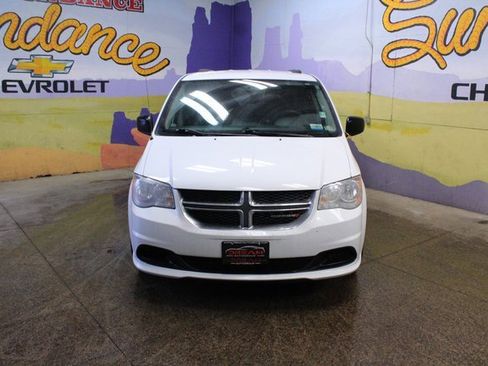 Used 2018 Dodge Grand Caravan SE w/ UConnect Hands-Free Group image 3