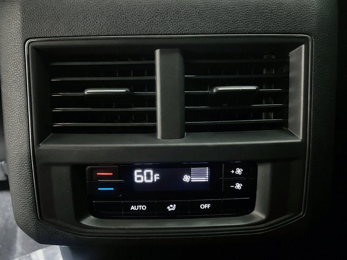 Used 2018 Volkswagen Atlas SEL FWD image 18