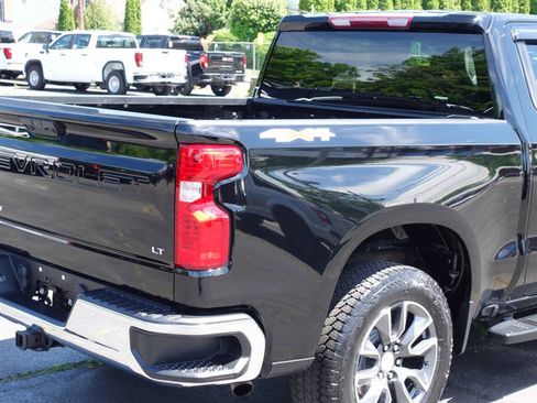 Used 2023 Chevrolet Silverado 1500 LT AWD/4WD image 12