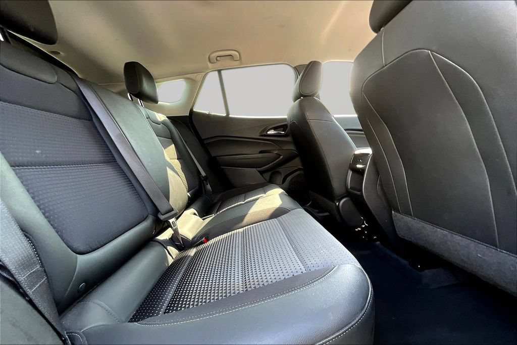 Used 2025 Chevrolet Trax LT FWD image 23