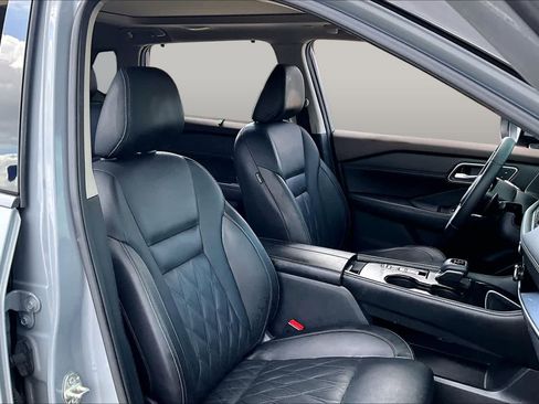 Used 2023 Nissan Rogue Platinum w/ Platinum Premium Package FWD image 9