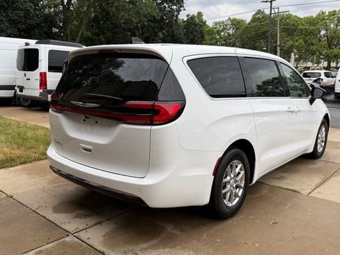 Used 2026 Chrysler Pacifica Select FWD image 7