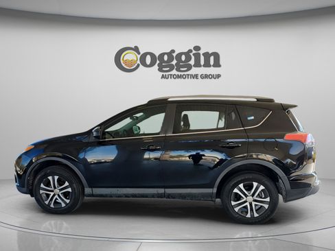 Used 2017 Toyota RAV4 LE image 3