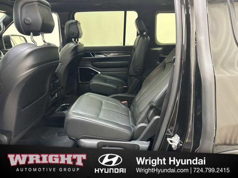 Used 2022 Jeep Wagoneer Series III w/ Premium Group I image 12