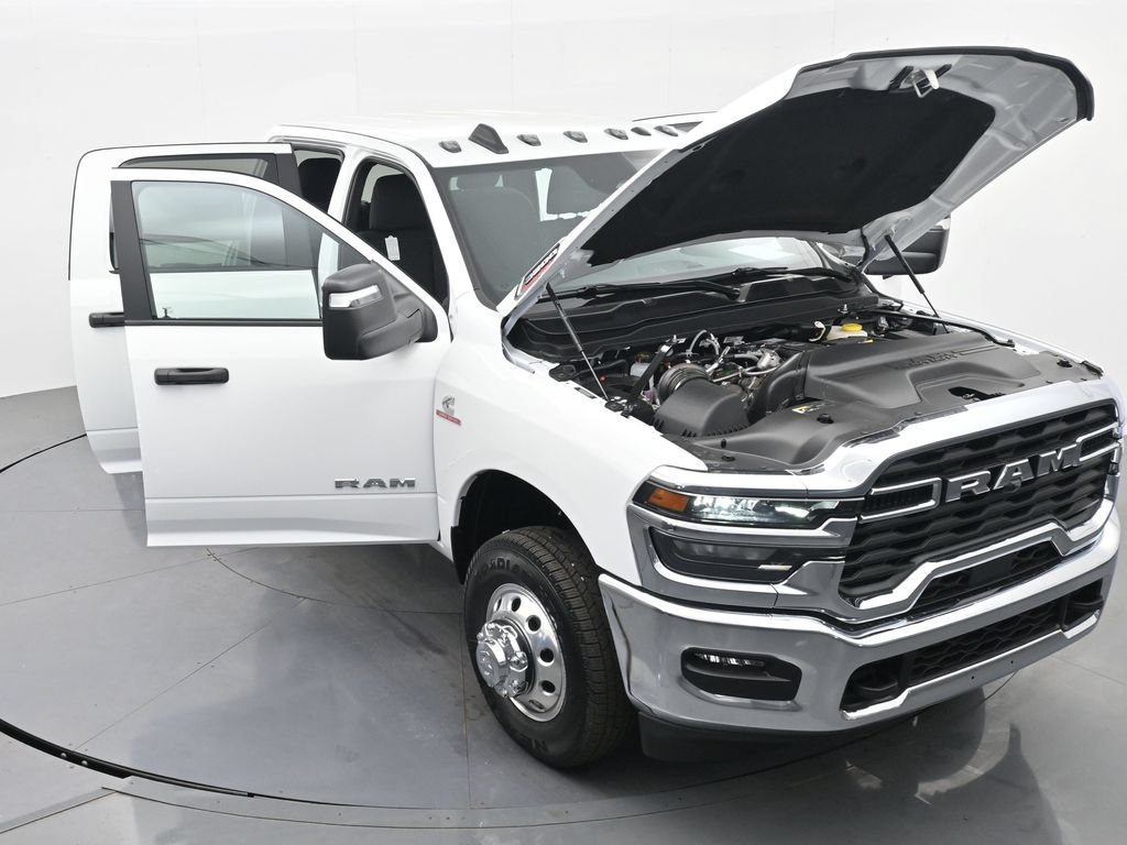 New 2026 RAM 3500 Big Horn AWD/4WD image 44