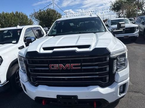 Used 2020 GMC Sierra 2500 AT4 w/ Technology Package AWD/4WD image 2
