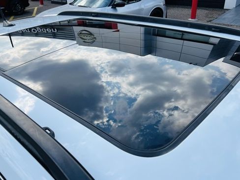 Used 2024 Jeep Compass Latitude w/ Sun and Sound Group image 8