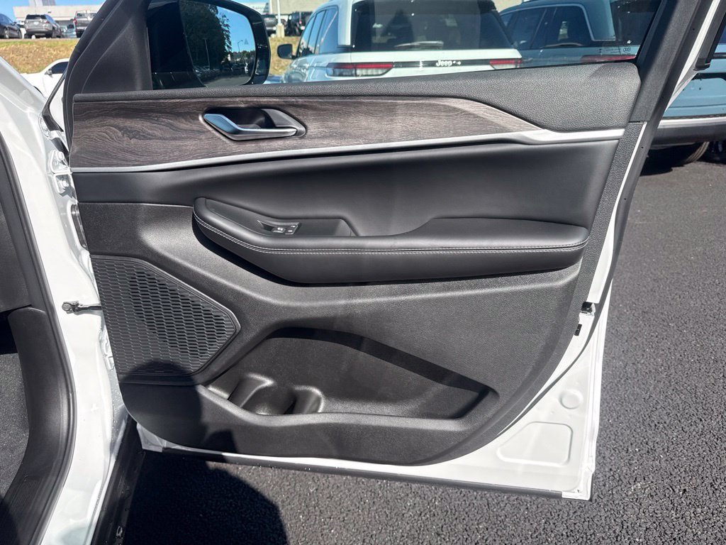 New 2027 Jeep Grand Cherokee Limited AWD/4WD image 29