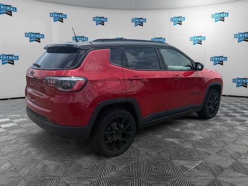 Used 2023 Jeep Compass Latitude w/ Sun and Sound Group AWD/4WD image 6