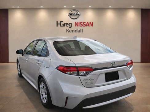 Used 2023 Toyota Corolla LE image 3