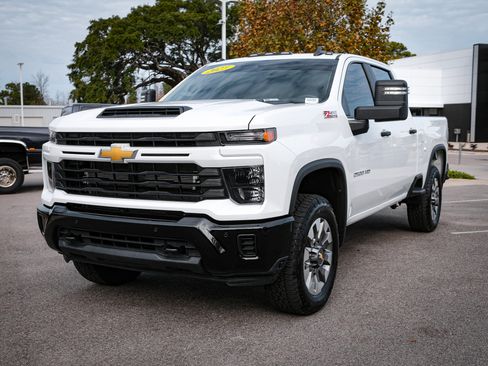 Used 2025 Chevrolet Silverado 2500 Custom w/ Custom Value Package image 5