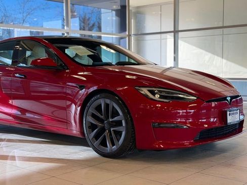 Used 2022 Tesla Model S AWD image 14