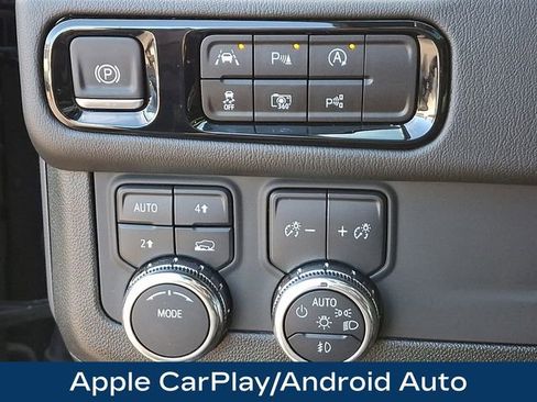 Used 2025 GMC Yukon Denali w/ Sun & Power Step Package image 28