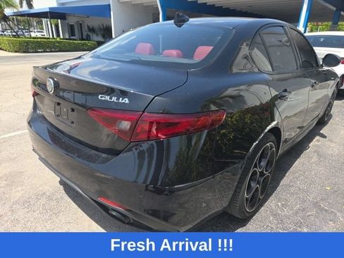 Used 2022 Alfa Romeo Giulia Veloce RWD image 7