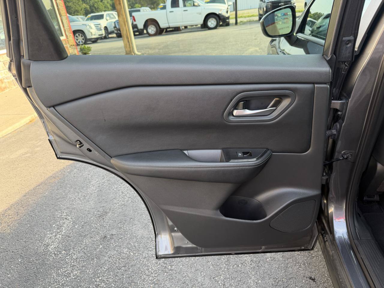 Used 2025 Nissan Rogue SV AWD/4WD image 17