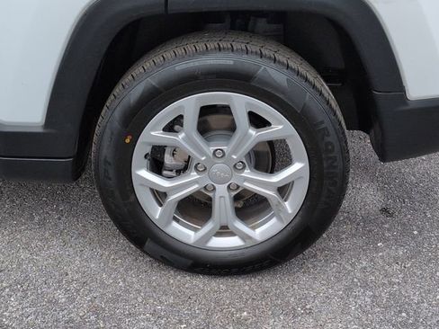 Used 2024 Jeep Compass Latitude AWD/4WD image 33