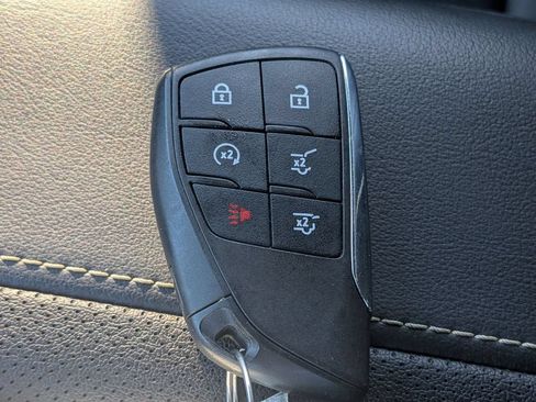 Used 2022 GMC Yukon SLT AWD/4WD image 38
