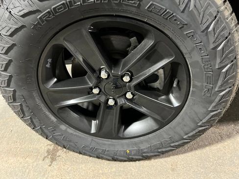 Used 2022 Jeep Wrangler Unlimited Sahara AWD/4WD image 36