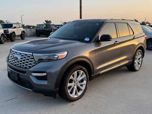 Used 2022 Ford Explorer Platinum w/ Equipment Group 601A AWD/4WD image 12