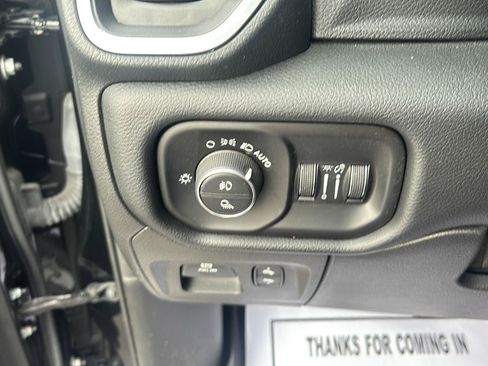 Used 2021 RAM 1500 Laramie AWD/4WD image 11
