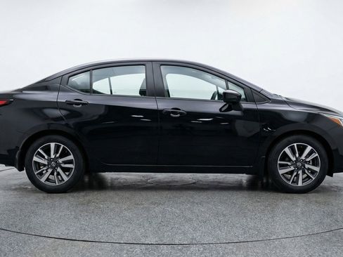Used 2025 Nissan Versa SV image 11