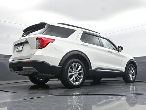 Used 2022 Ford Explorer XLT w/ Equipment Group 202A AWD/4WD image 51