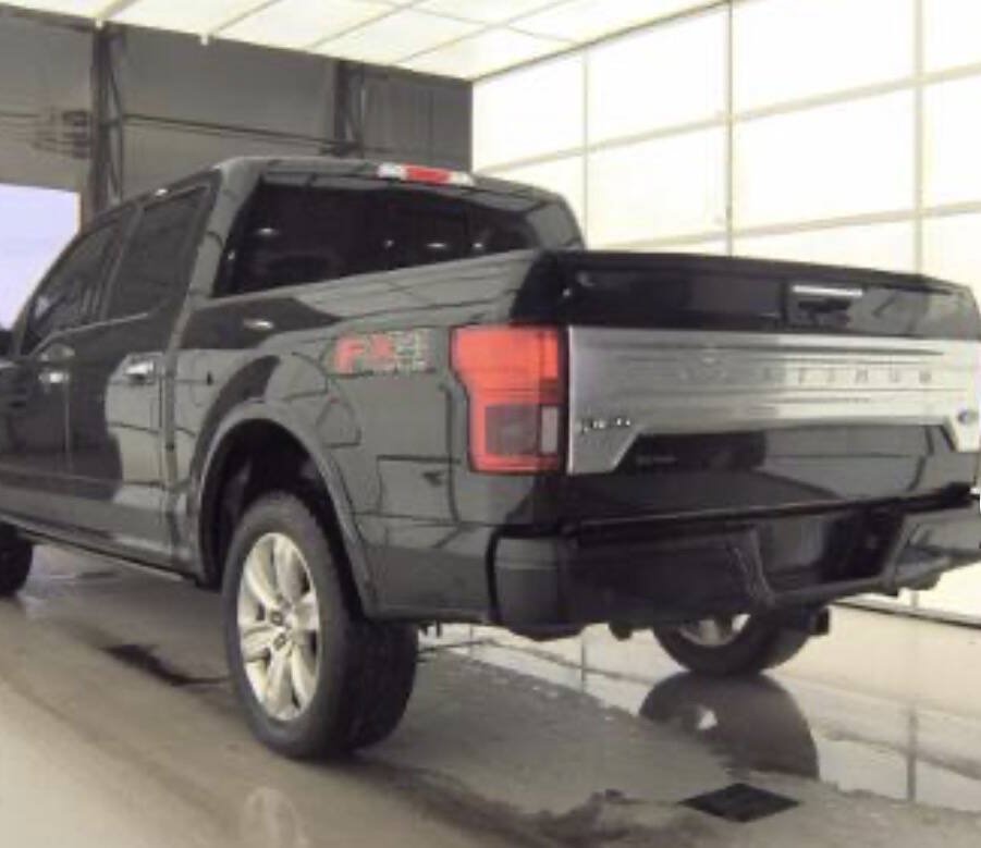 Used 2018 Ford F150 Platinum w/ Equipment Group 701A Luxury AWD/4WD image 9