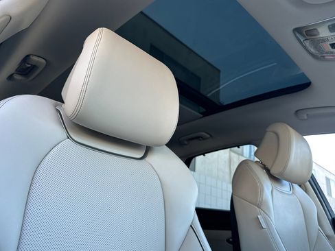 Used 2023 Genesis GV70 2.5T w/ Advanced Package image 18