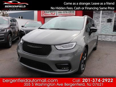 Used 2025 Chrysler Pacifica Limited
