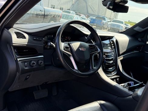 Used 2020 Cadillac Escalade Platinum image 4