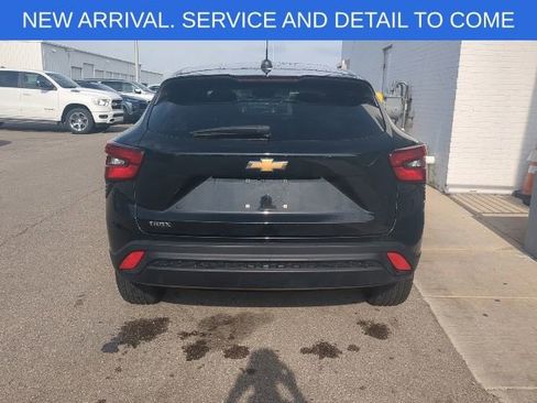 Used 2024 Chevrolet Trax LS w/ LS Convenience Package FWD image 6