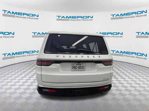 Used 2024 Jeep Wagoneer L Series II w/ Flexible Seating Group RWD image 4