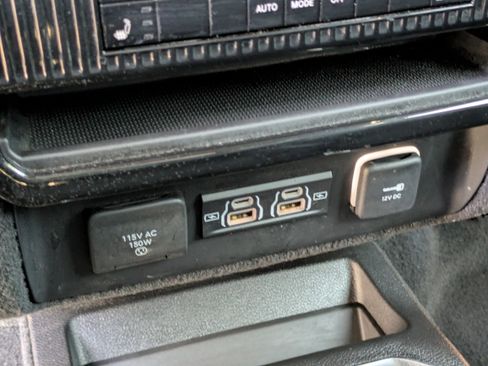 Used 2022 Jeep Wagoneer Series III w/ Flexible Seating Group image 17