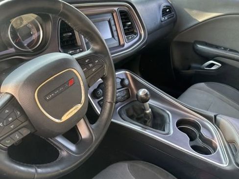 Used 2016 Dodge Challenger R/T image 22