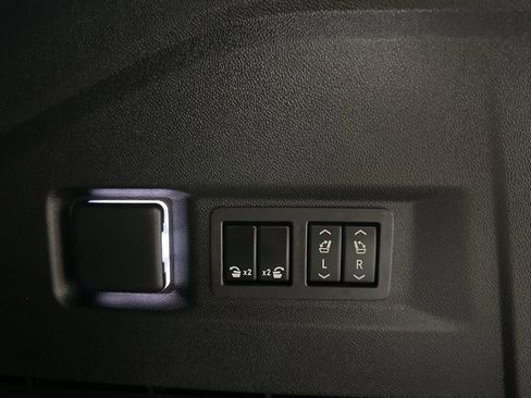 Used 2024 GMC Yukon Denali Ultimate AWD/4WD image 40