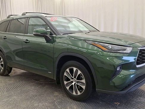 Certified 2023 Toyota Highlander XLE image 5