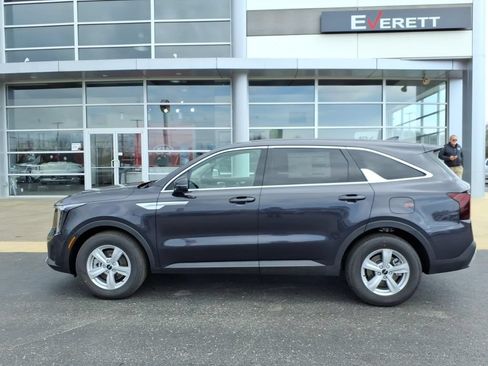 New 2026 Kia Sorento LX FWD image 4