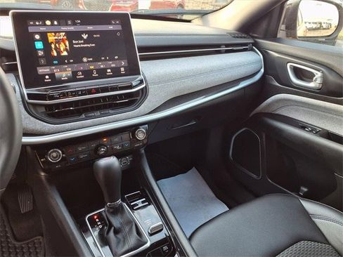 Certified 2024 Jeep Compass Latitude w/ Convenience Group image 5