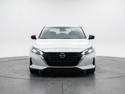 Used 2025 Nissan Altima 2.5 SV image 2