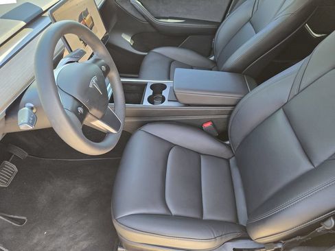 Used 2023 Tesla Model Y Long Range AWD/4WD image 18