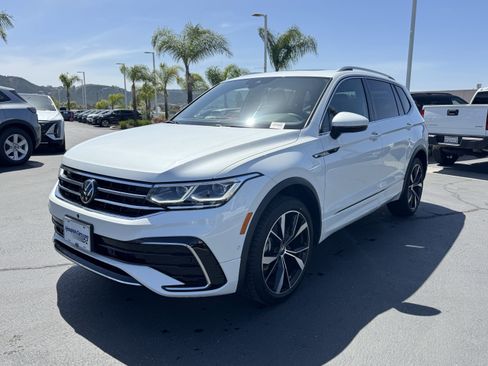 Used 2024 Volkswagen Tiguan SEL R-Line image 8