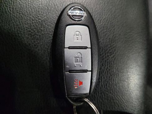 Used 2016 Nissan Rogue SV AWD/4WD image 32