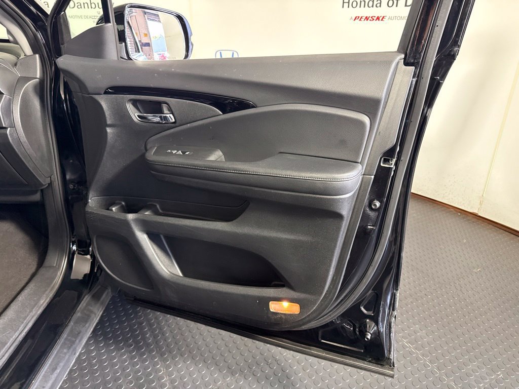 Certified 2017 Honda Pilot Touring image 5