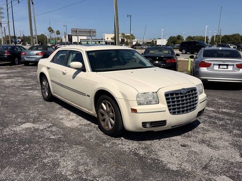 Used 2008 Chrysler 300 Touring RWD image 2