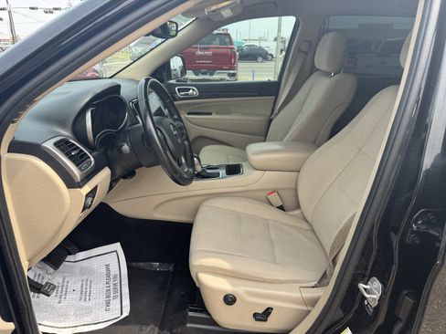Used 2022 Jeep Grand Cherokee Laredo E RWD image 21