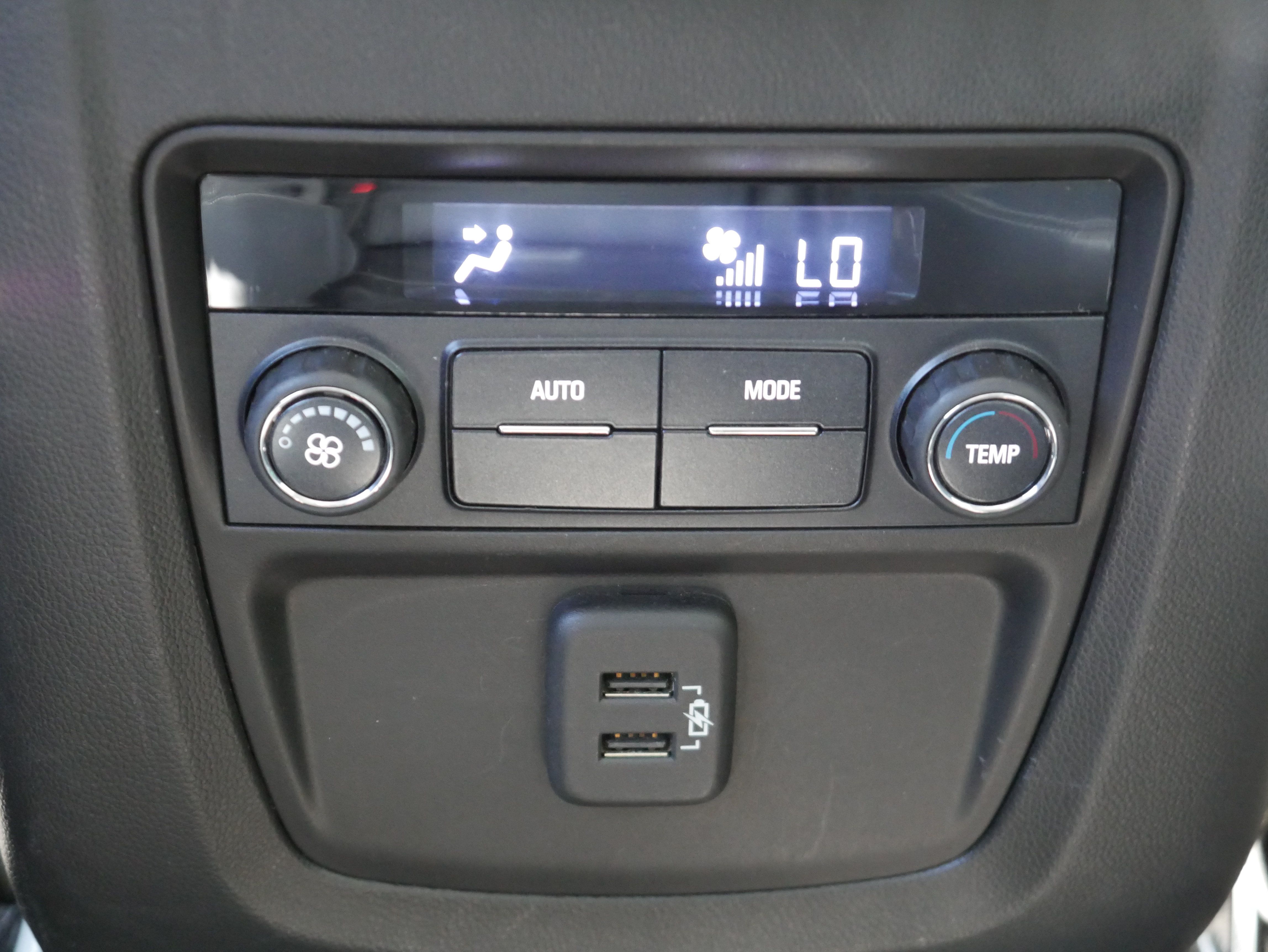 Used 2019 Buick Enclave Essence AWD/4WD image 17