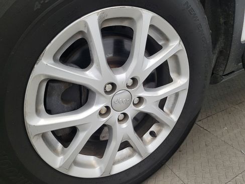 Used 2015 Jeep Cherokee Latitude w/ Cold Weather Group image 31